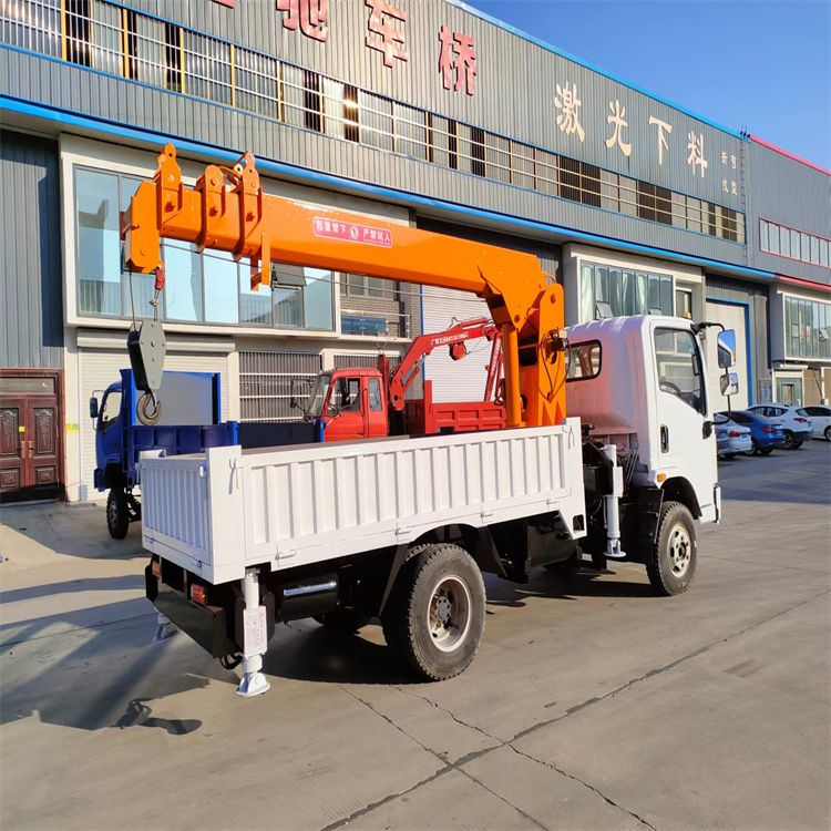 崇礼区三轮随车吊定制 农用改装机自备吊中瑞长期出售